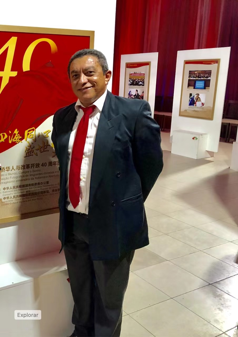 弗朗西斯科在华侨华人与改革开放40周年展留影