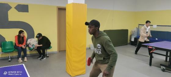 International students are experiencing the fun of playing table tennis