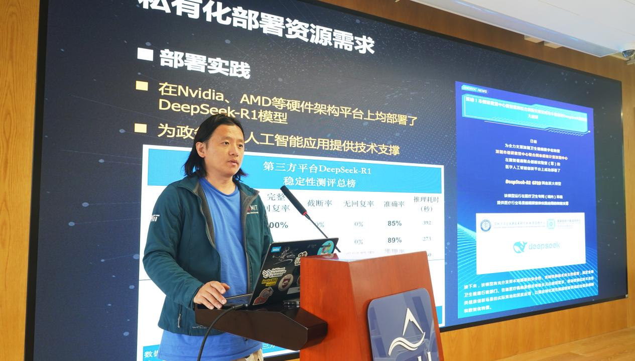 图为吴宇演讲
