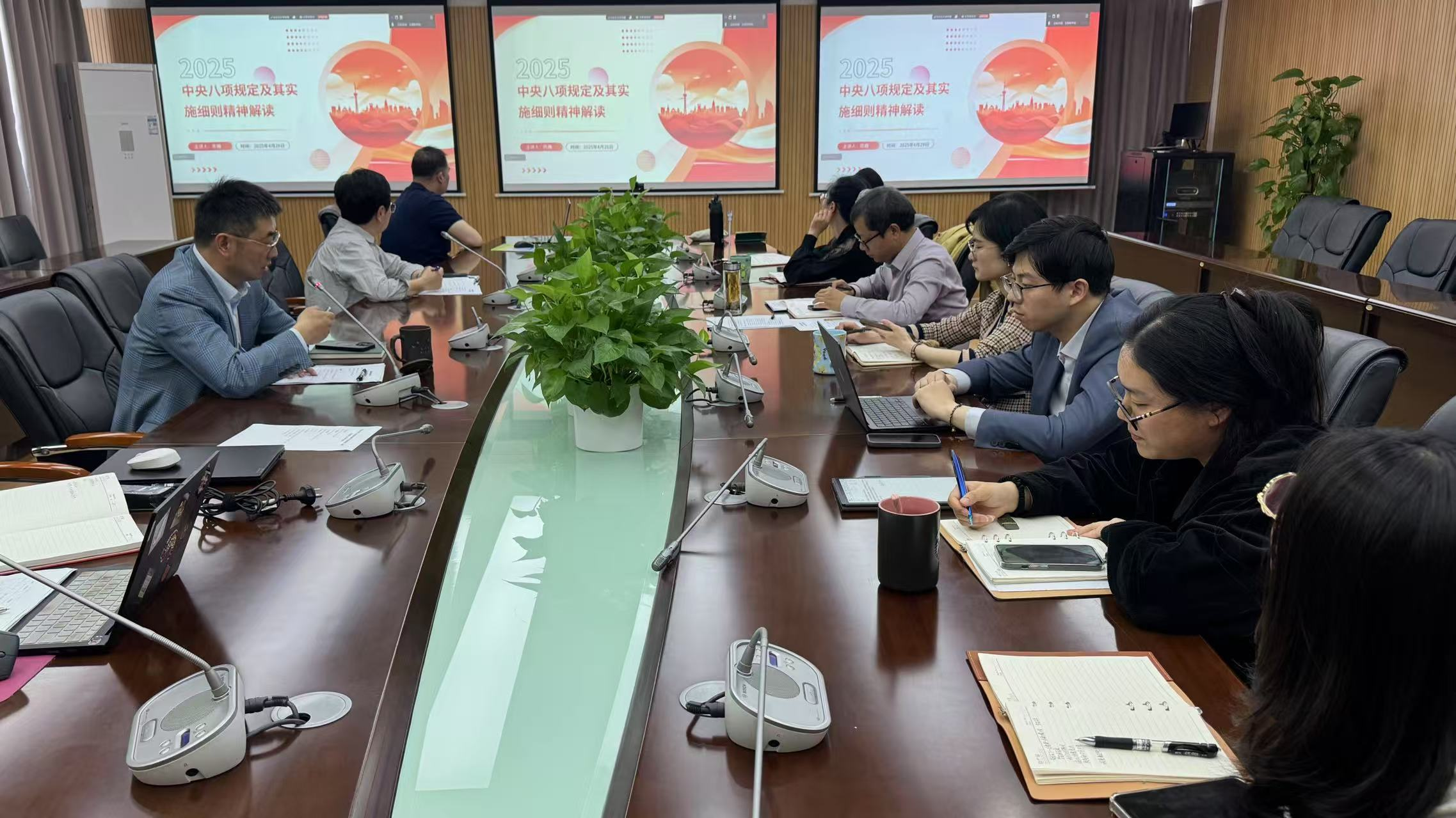 图为主题党日活动现场