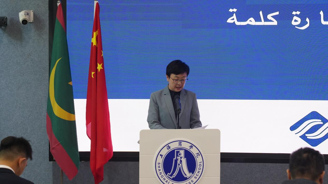 图为周继红发言