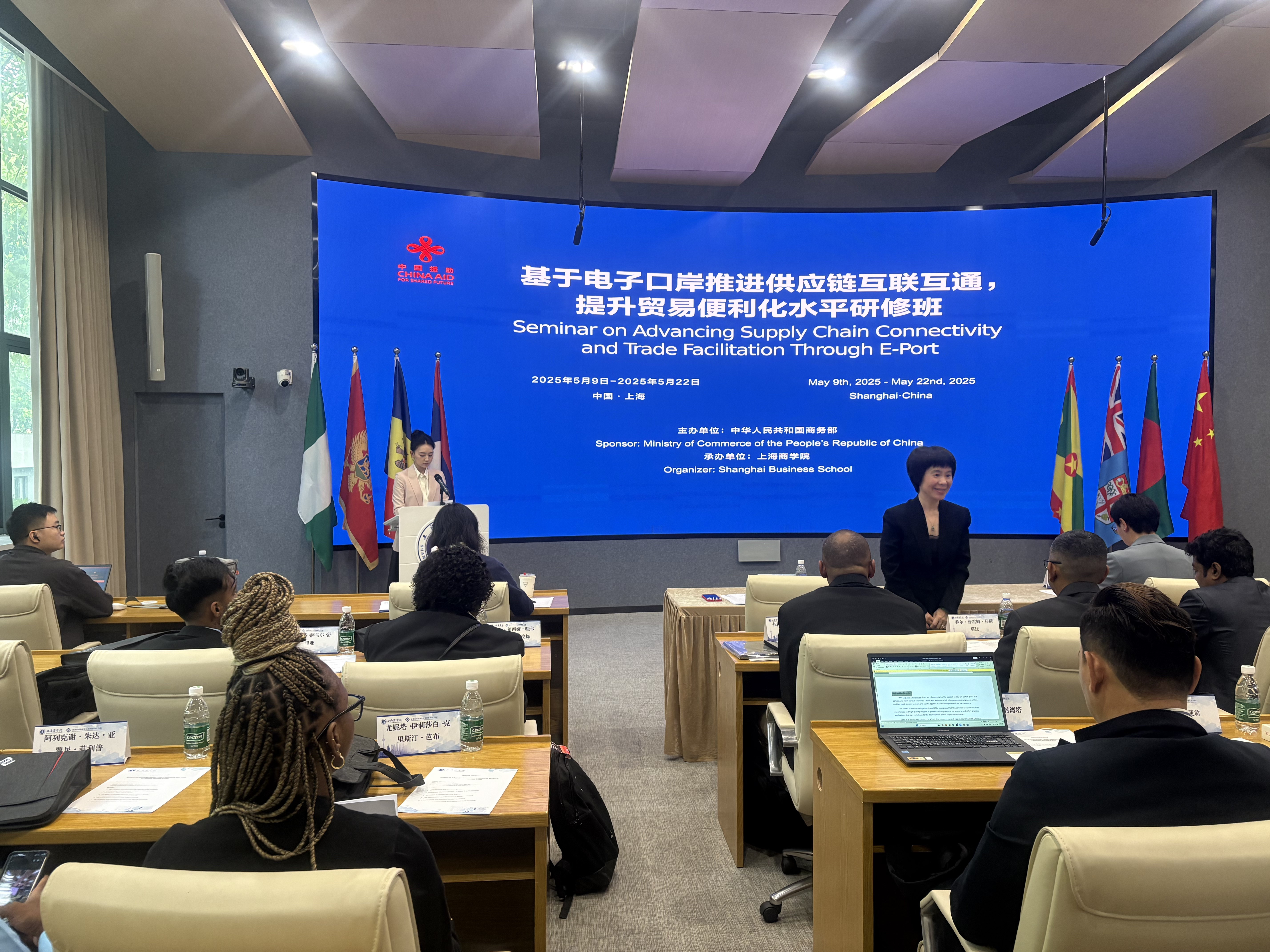 图为开班仪式现场
