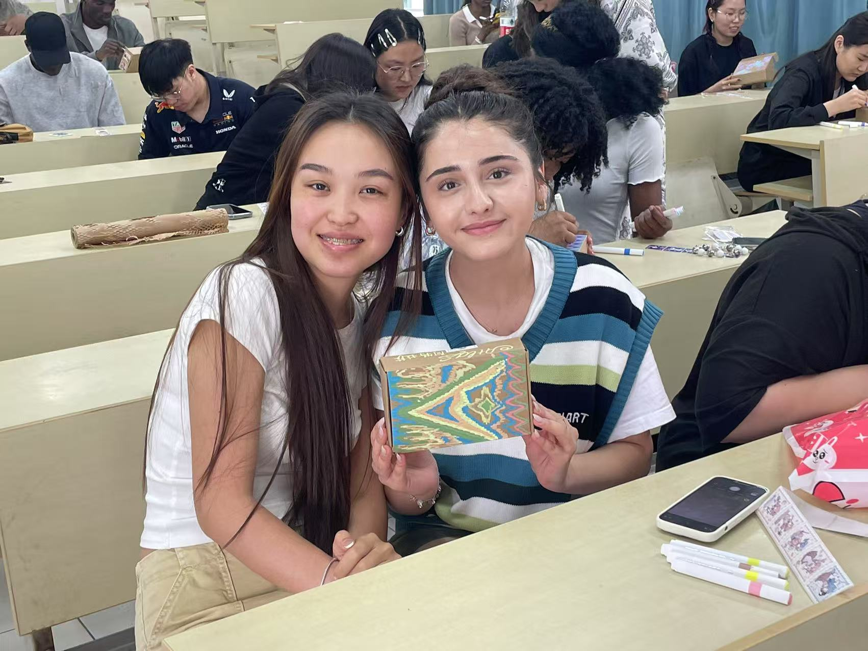 图为留学生自己设计的创业产品包装