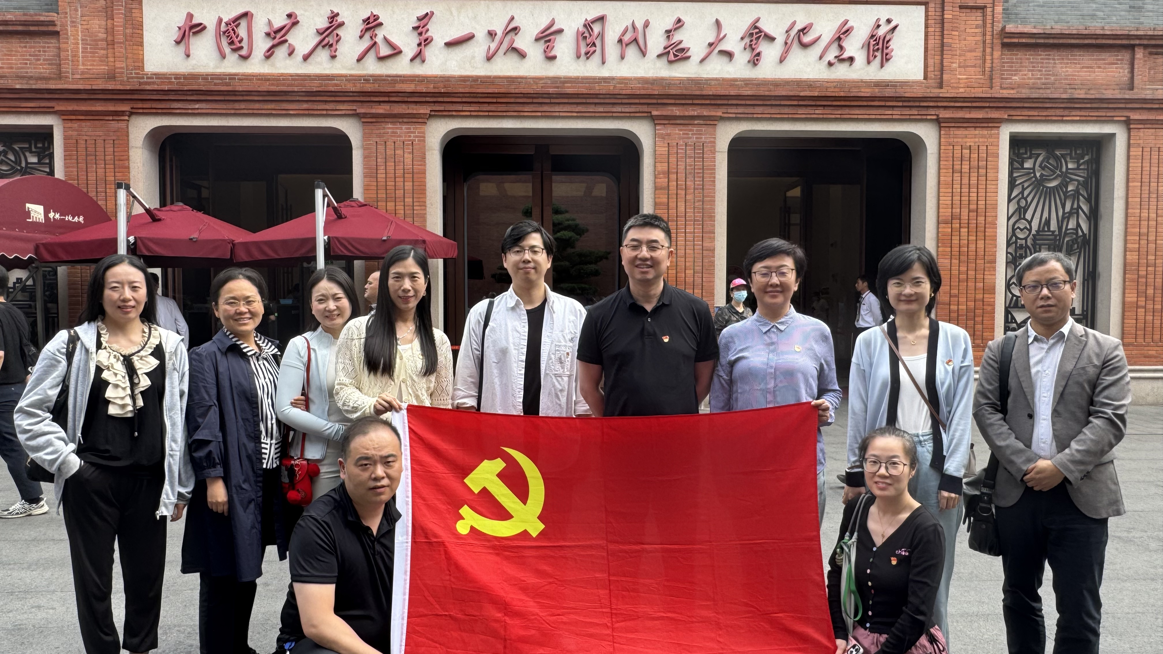 图为主题党日活动现场