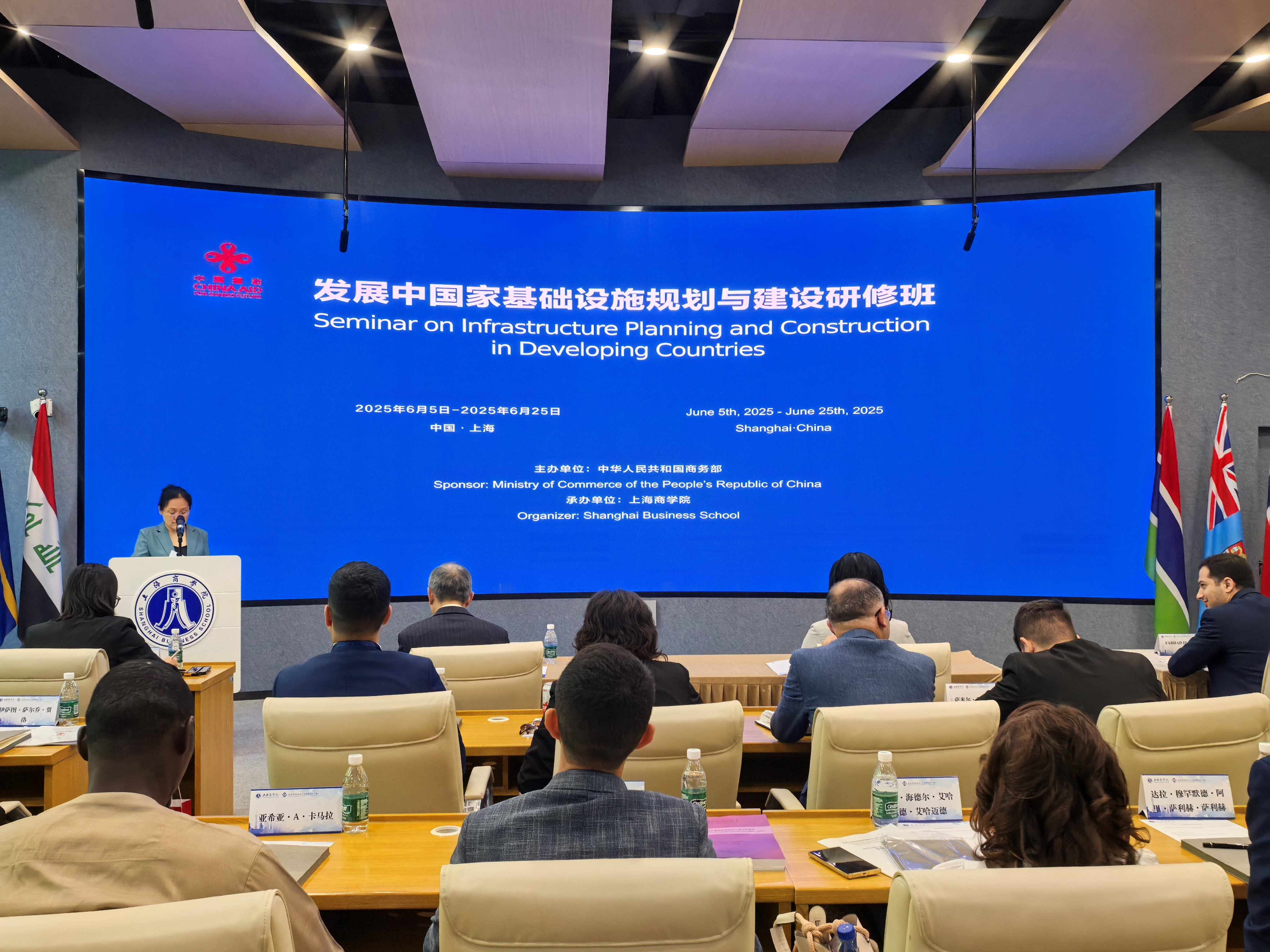 图为开班仪式现场