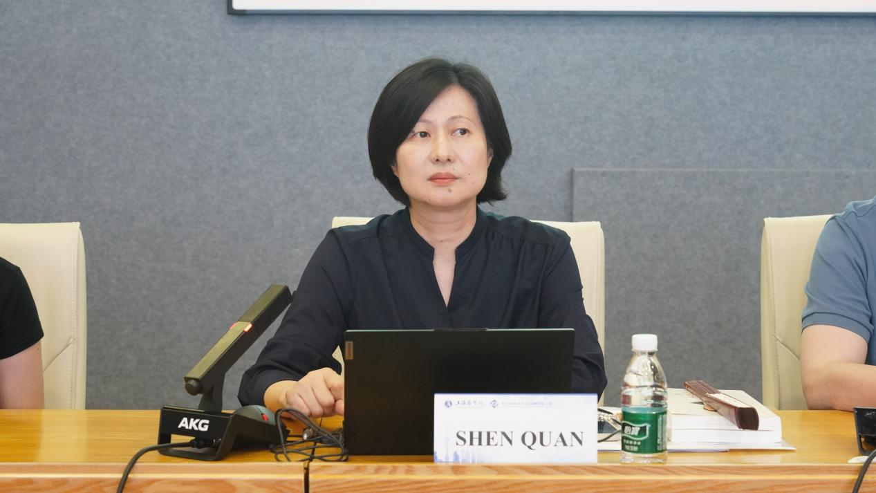 Photo: Professor Shen Quan giving a presentation