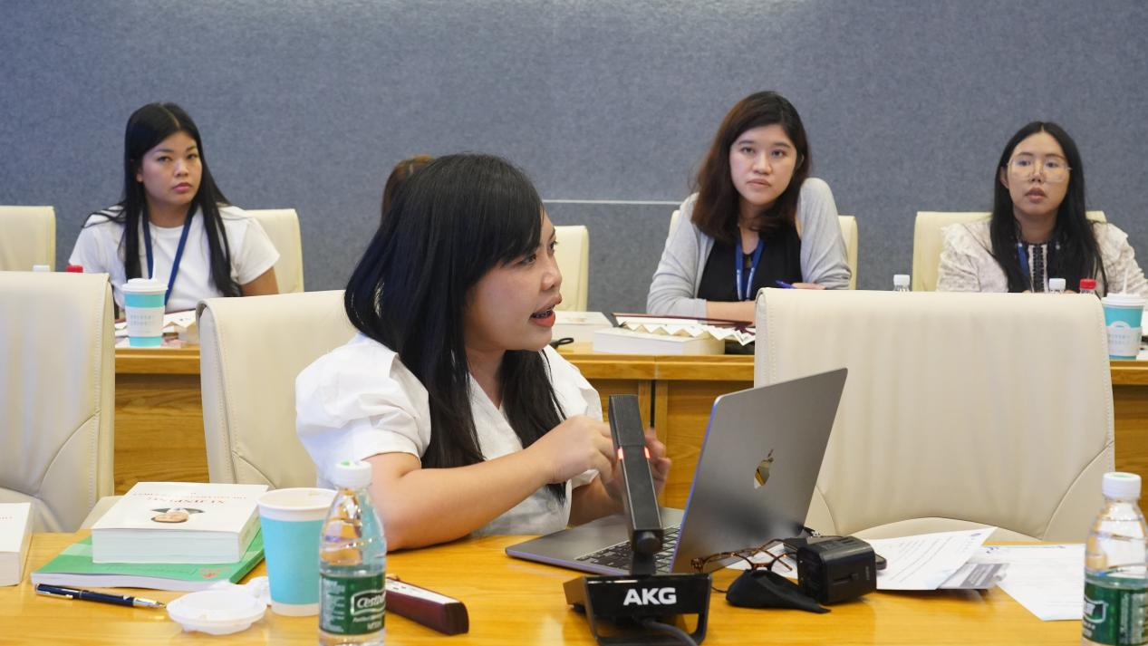 Photo: Indonesian official giving a presentation