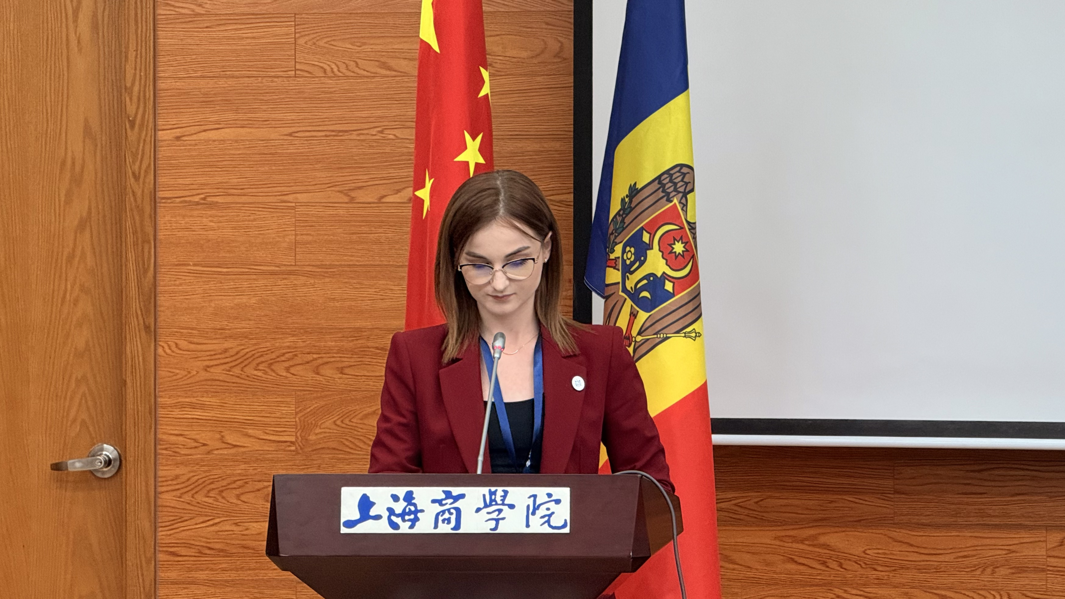 图为学员代表发言