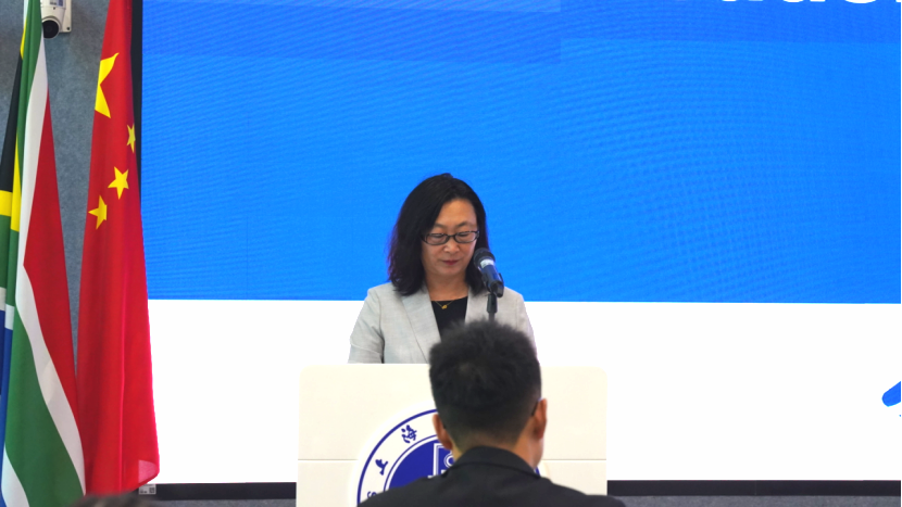 图为刘斌发言