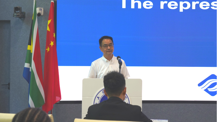 图为曾雄发言