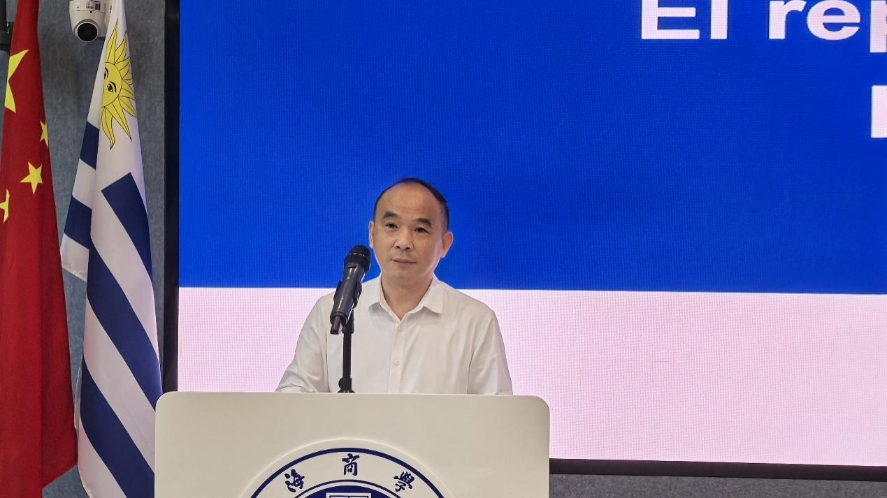 图为肖本华发言