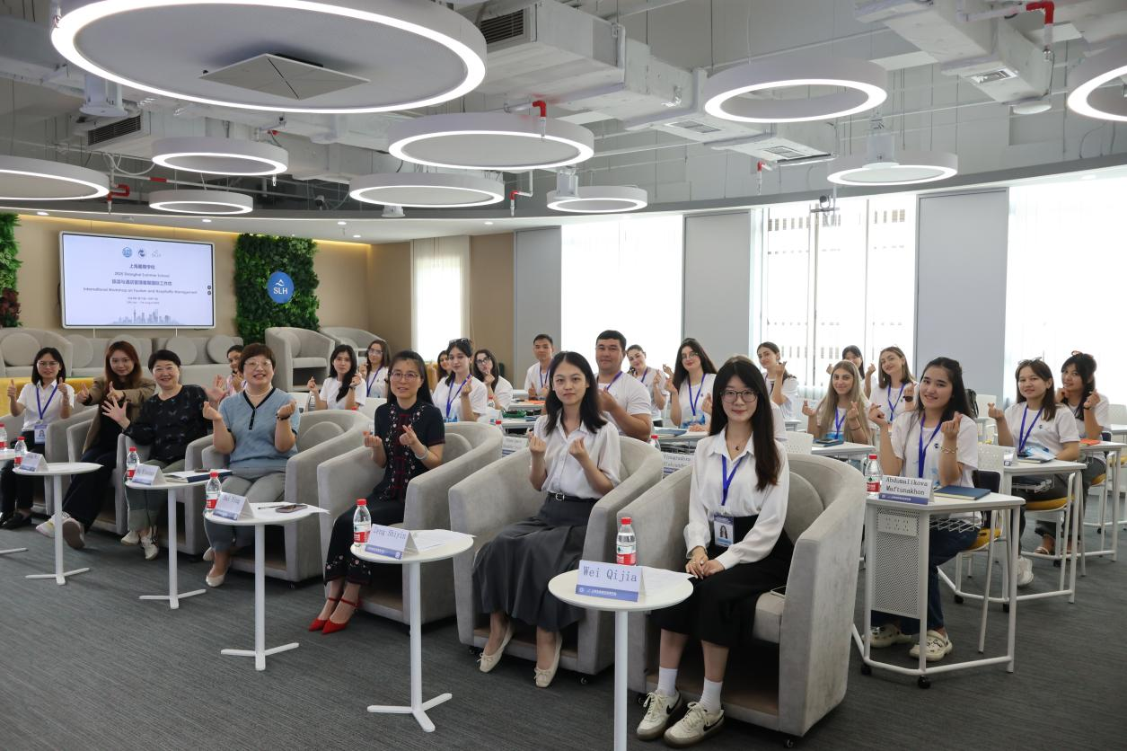 图为开班仪式现场