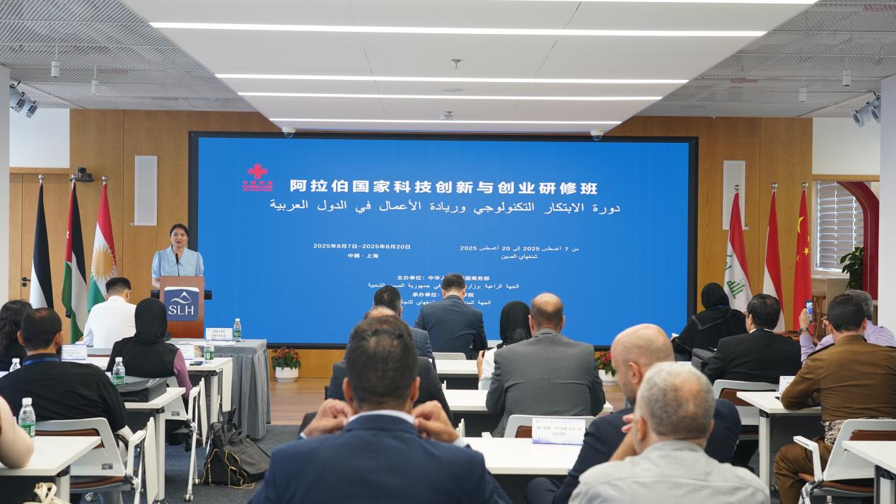 图为开班仪式现场