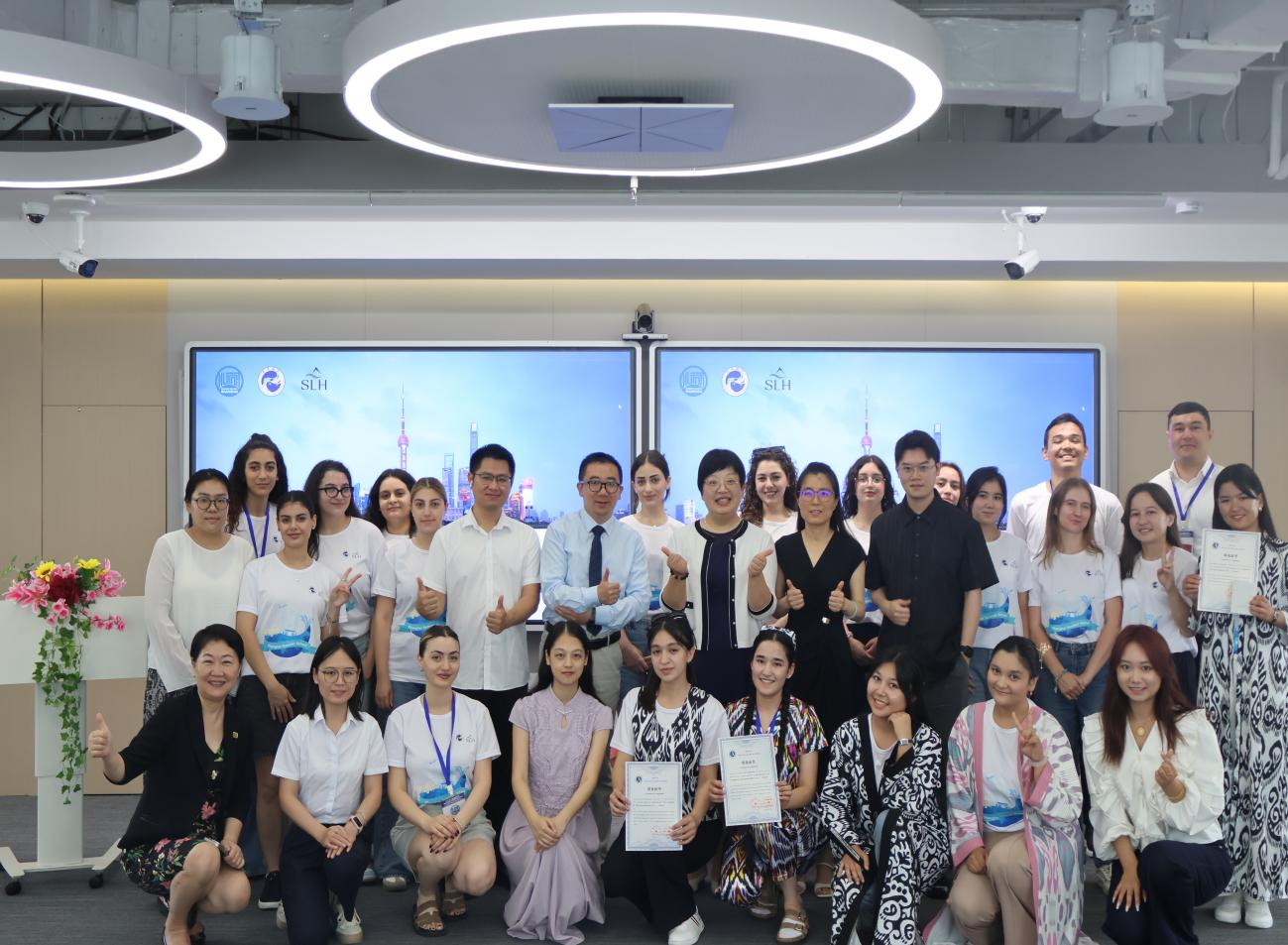 图为结业仪式合影