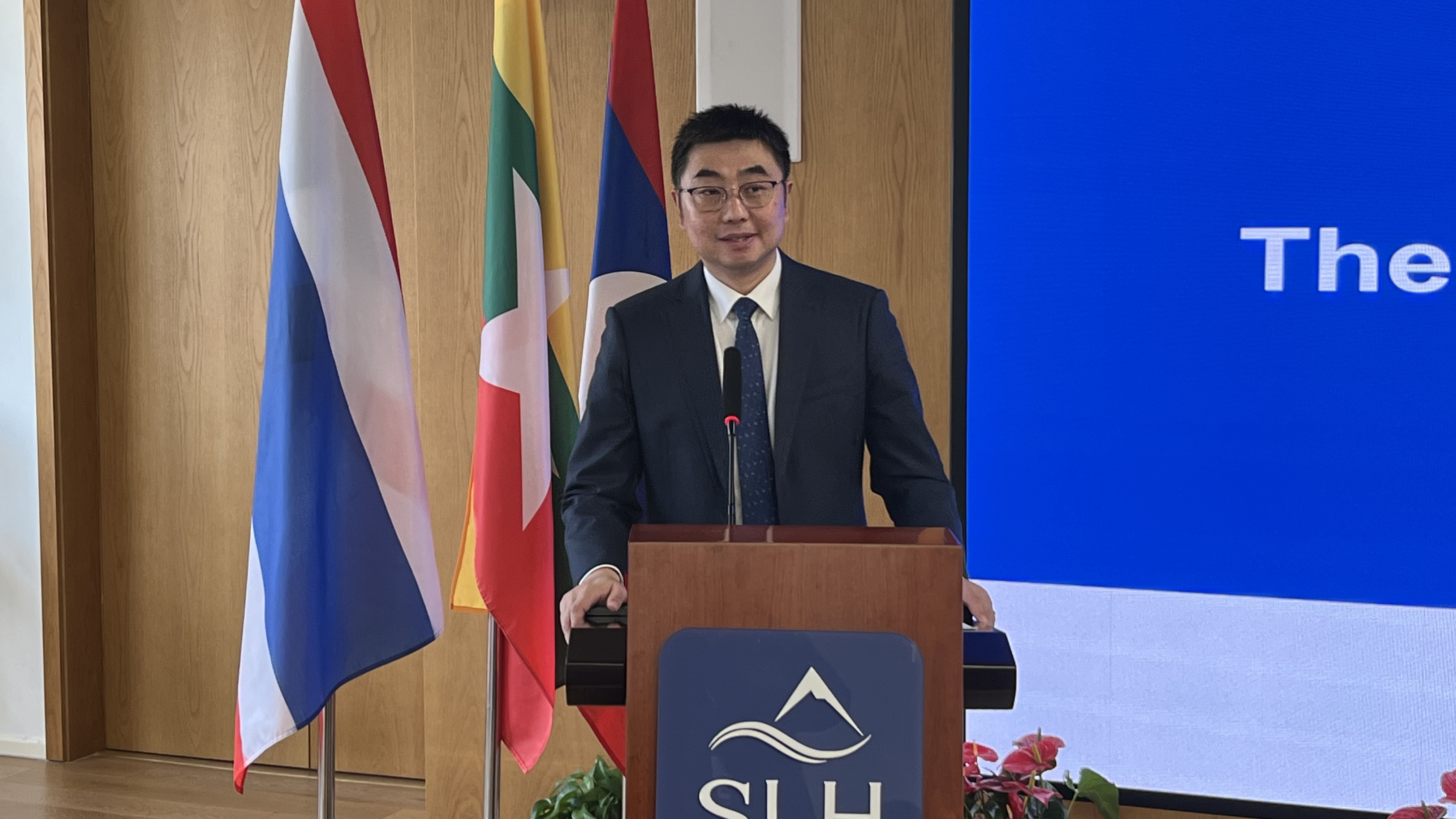 图为陈巍发言