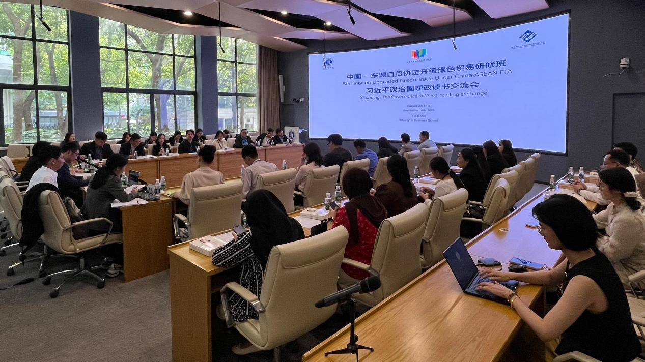 图为读书交流会现场