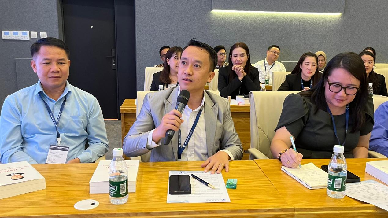 图为老挝学员交流分享