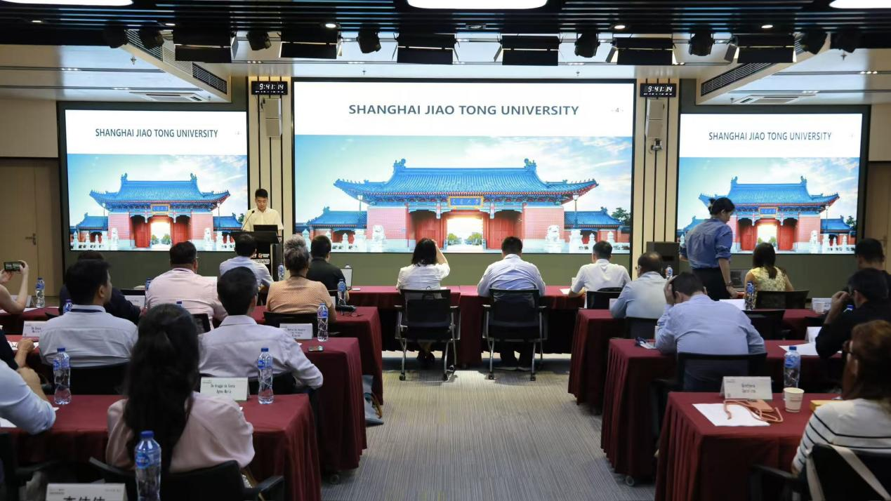 图为交流现场